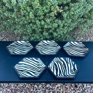 ROSCHER & CO. ZEBRA BLACK & WHITE COLLECTION set of 5 plates-used